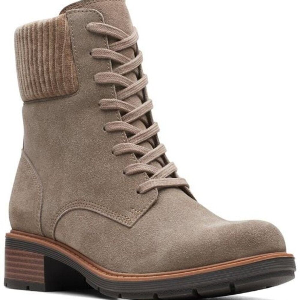 NWB $130 CLARKS Suede Hearth Sky Lug Sole Comfort Lace-Up Combat Boots Taupe 7.5